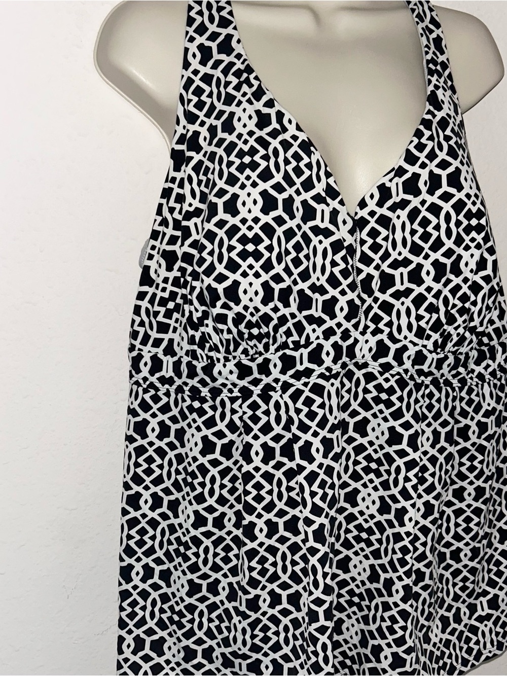 Lands' End Black and White Geometric Tankini Top - Picture 2 of 6